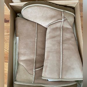 Beautiful women’s size 9 UGG boots